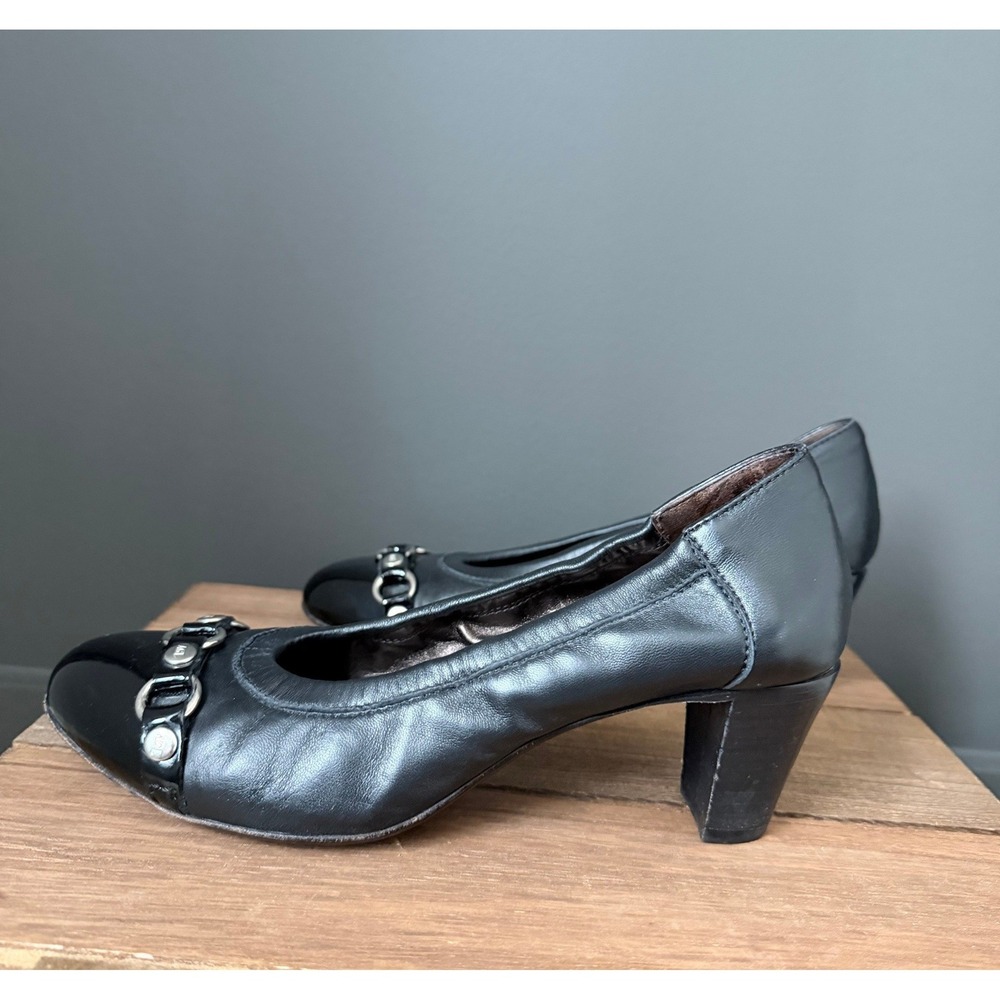 AGL Attilio Giusti Leombruni Monika Black Leather Patent Cap Toe Pumps Size 36.5